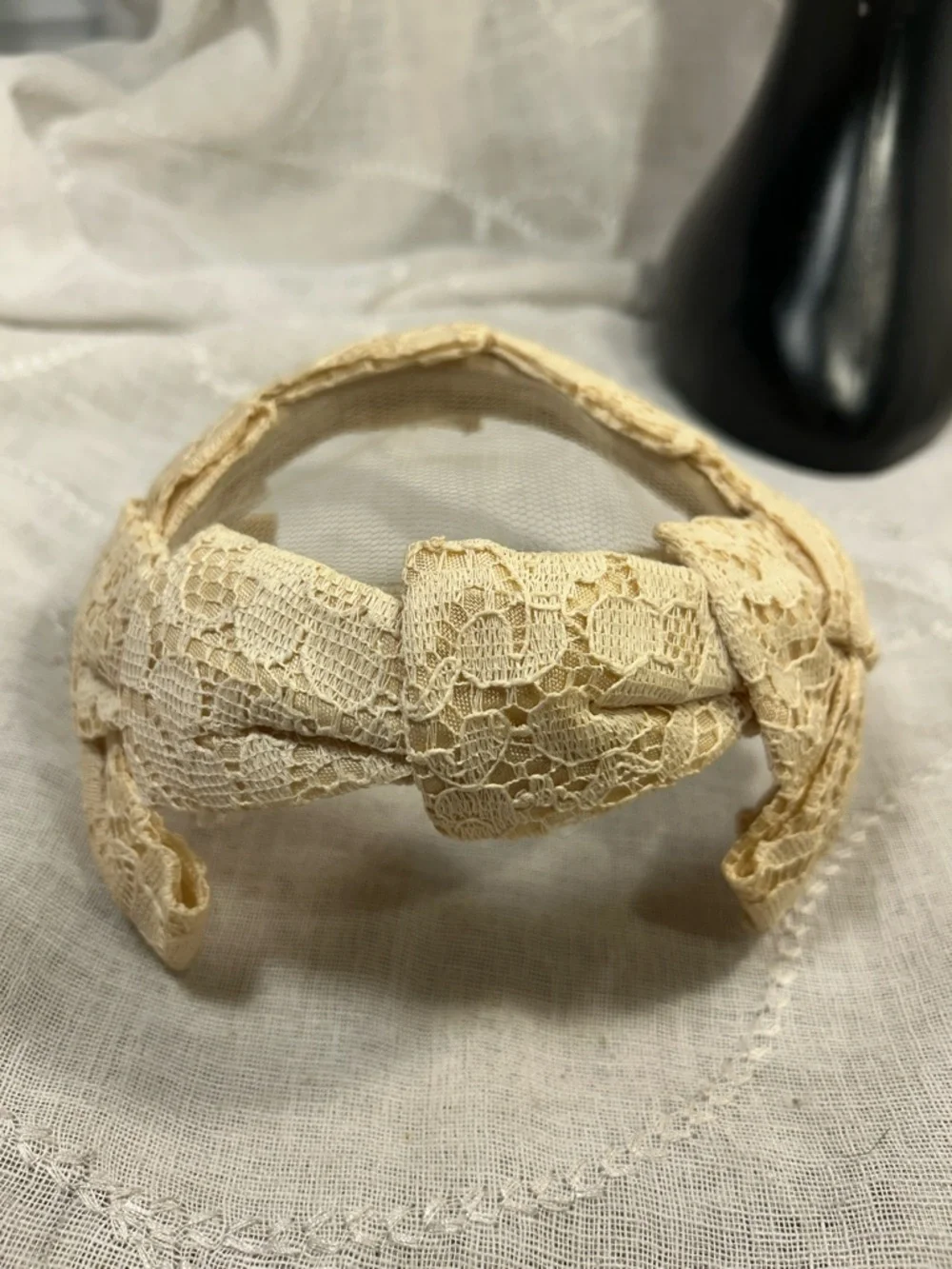 Vintage lace headpiece halo piece - Picture 11 of 11